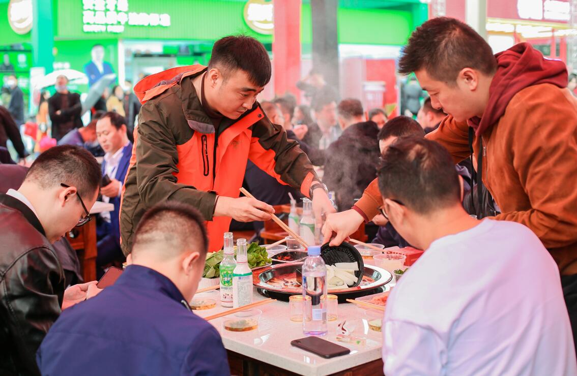 上新啦！线上最火买球站气泡青梅酒，绝佳的“火锅伴侣”