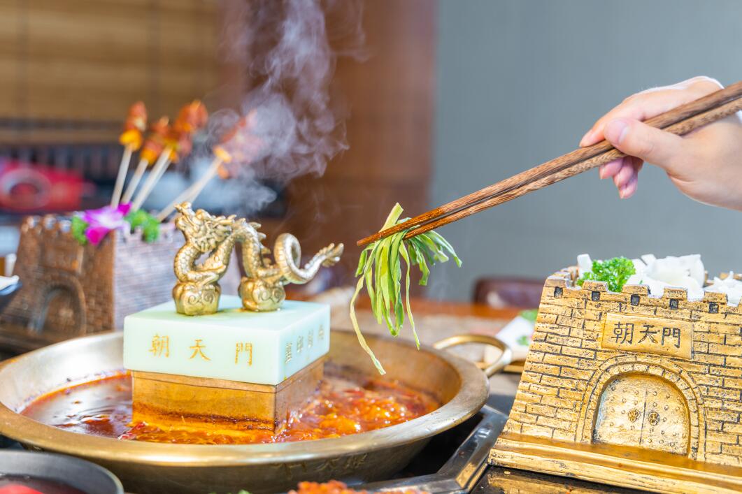 线上最火买球站好吃吗？锅底味道辣不辣？