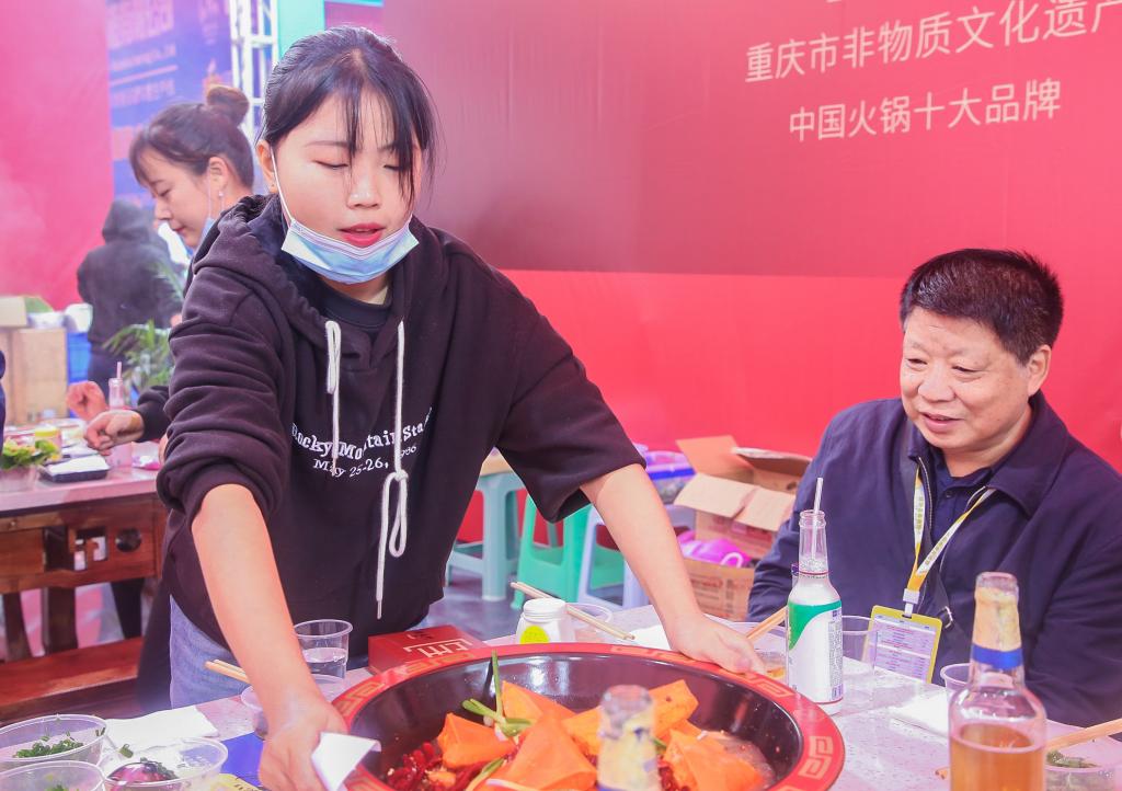 普兰店开火锅加盟店,如何快速招徕顾客?
