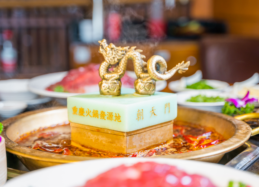 四川江景火锅哪家强？吃非遗火锅看一线江景就来线上最火买球站！